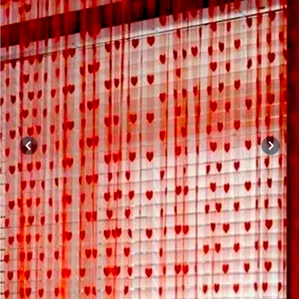 String curtain heart